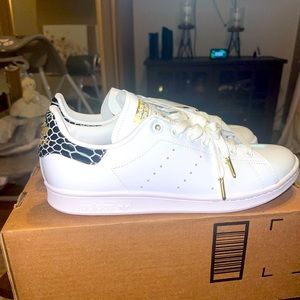 New Adidas Stan Smith Sneakers
Womens  sz 8.5 no box